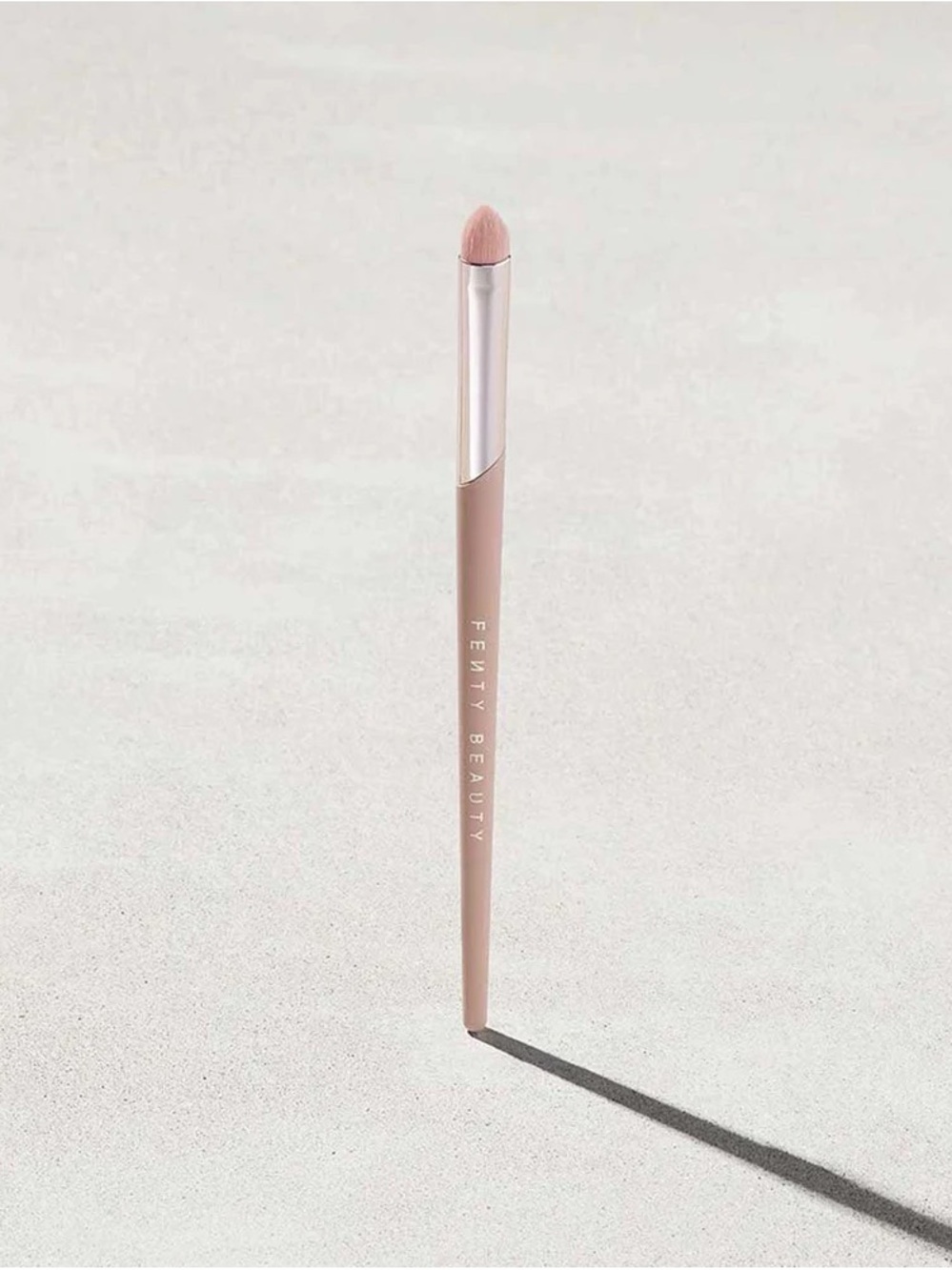 NWT Fenty Beauty Precise Definition Eyeshadow Brush 220